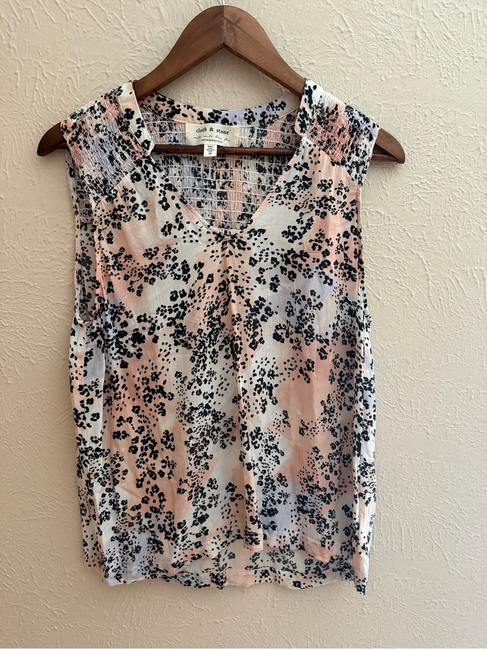 Cloth & Stone Leopard Print Smocked V-Neck Blouse | Size M